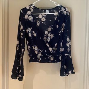 Divided flower blouse